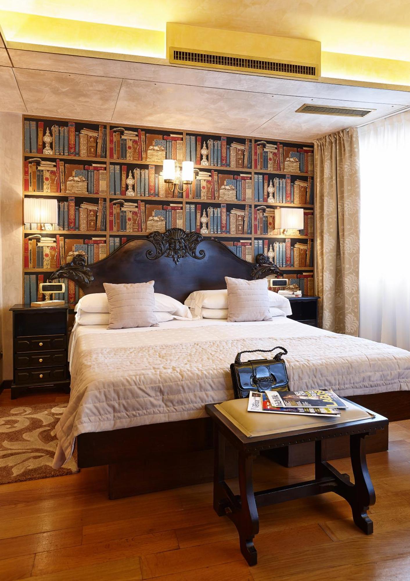 Quarto Clássico com Cama de Casal ou 2 de Solteiro
