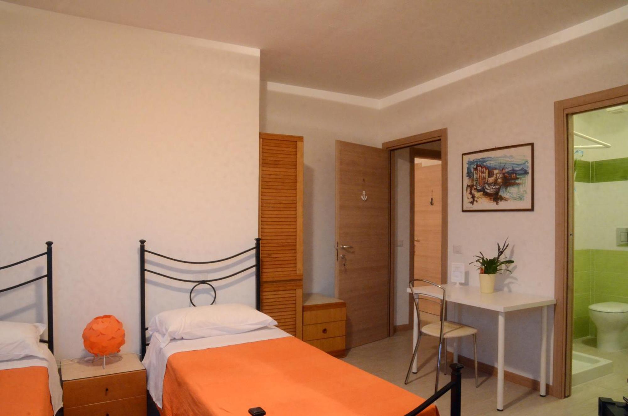 Twin Room Private Bathroom
