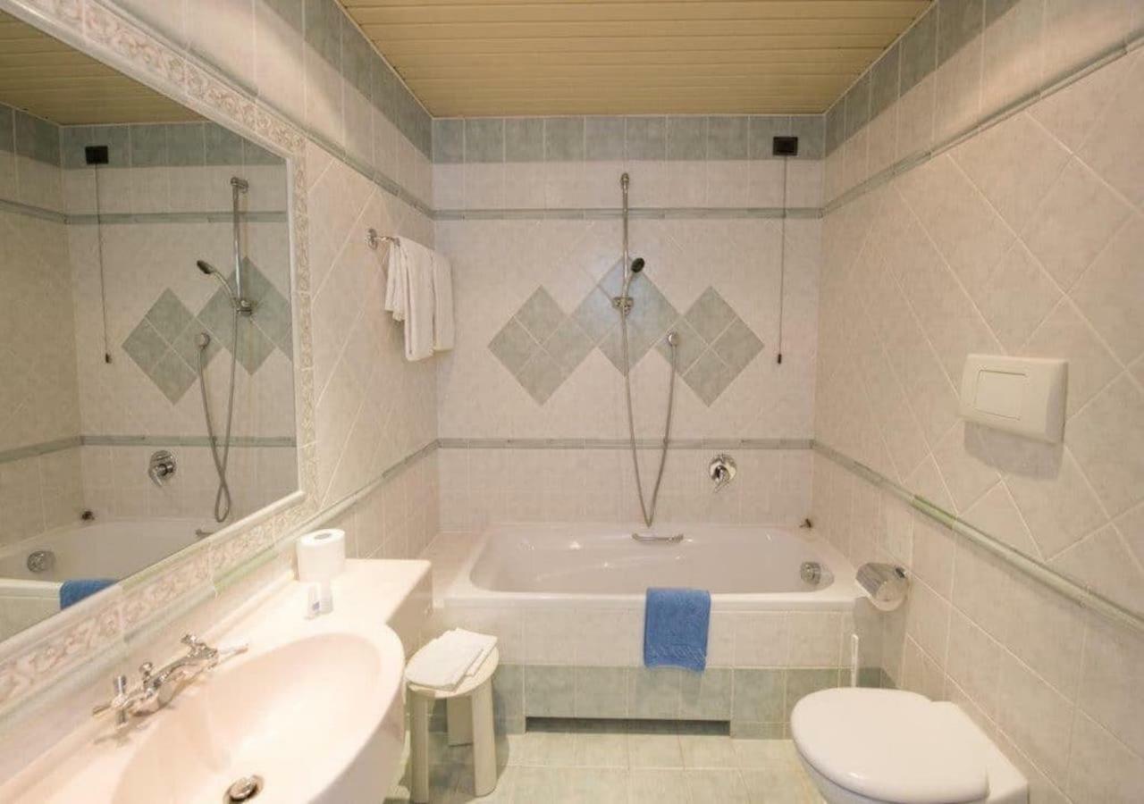 Double or Twin Room with Lake View