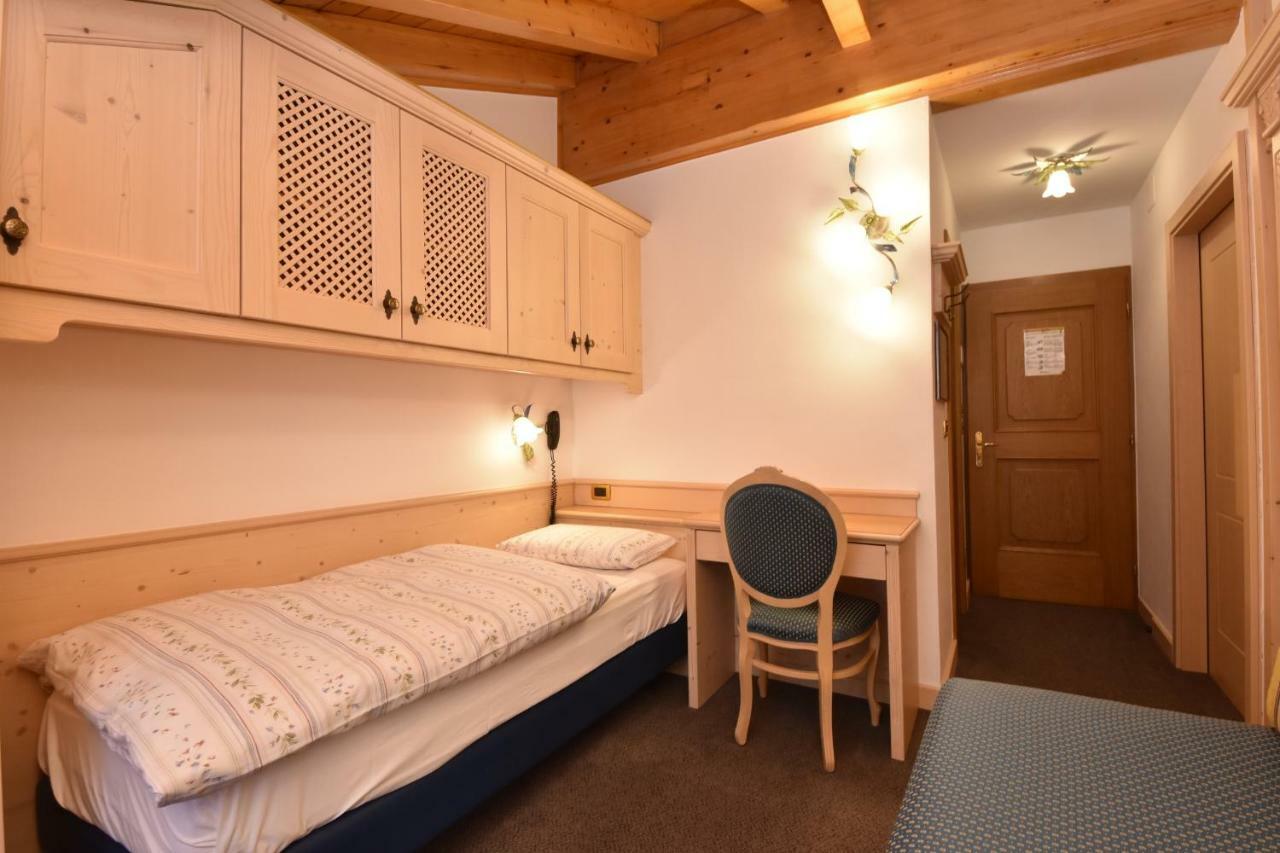Single Room,846930737:JPEG