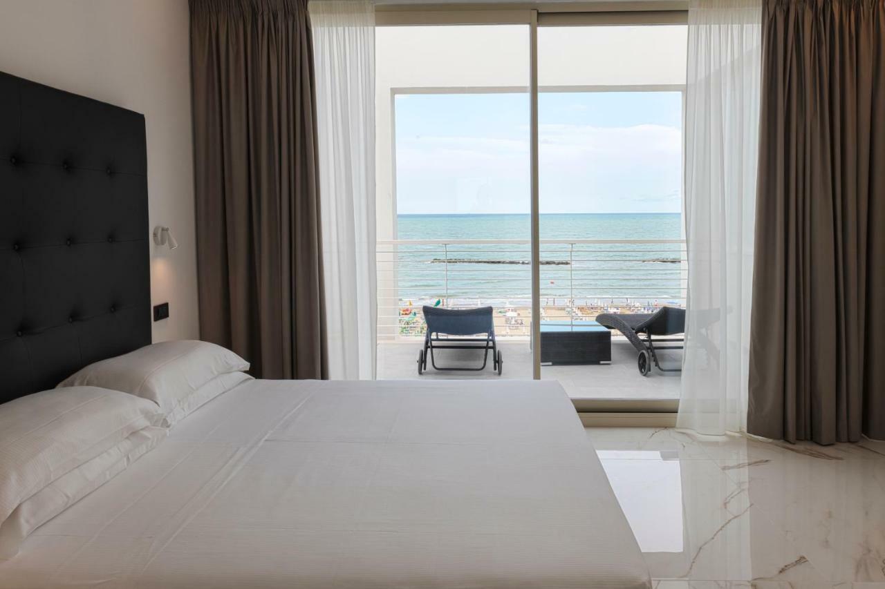 Deluxe Double Room with Sea View,847252499:JPEG