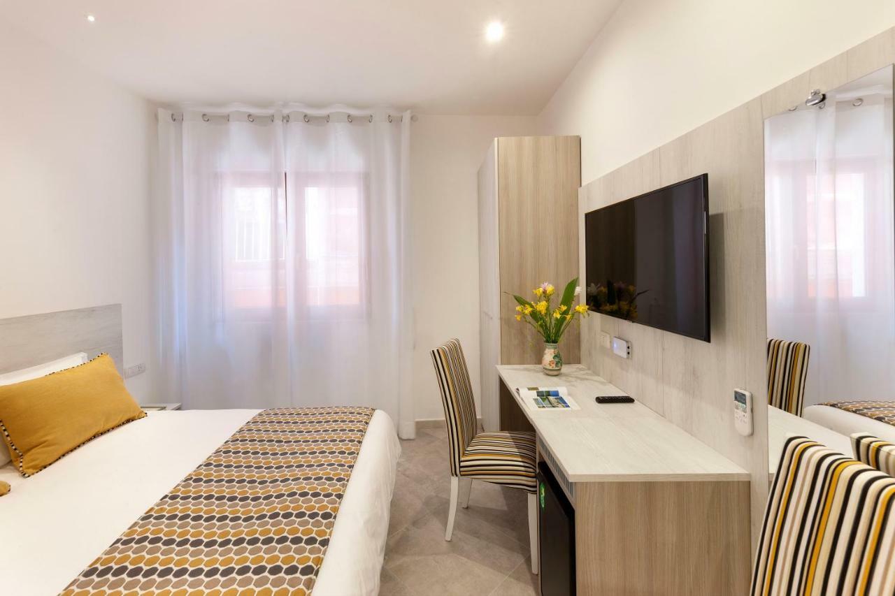 Double or Twin Room Private Bathroom