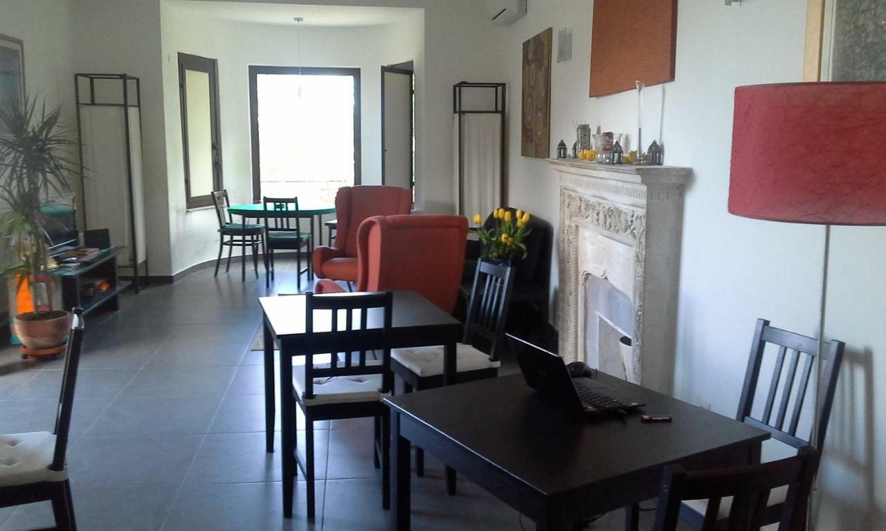 Quarto Deluxe (2 Adultos + 1 Criança)