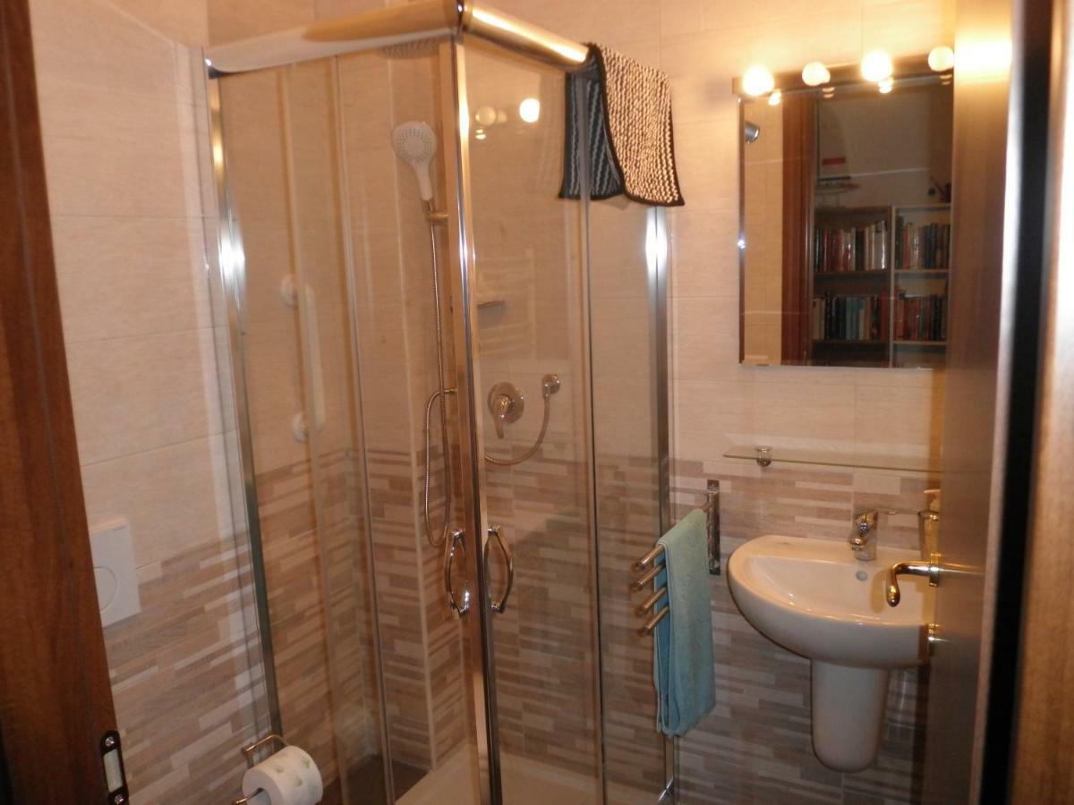 Chambre Lits Jumeaux avec Salle de Bains Privative Séparée