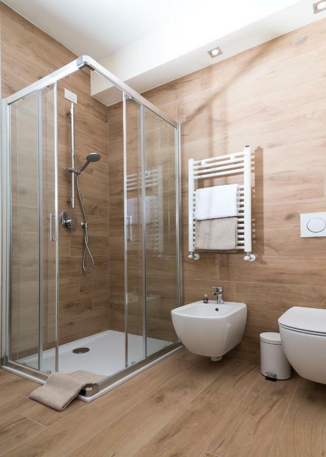 Twin Room Private External Bathroom