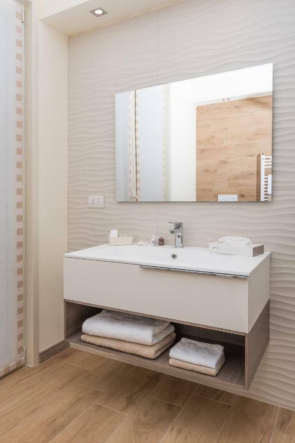 Twin Room Private External Bathroom