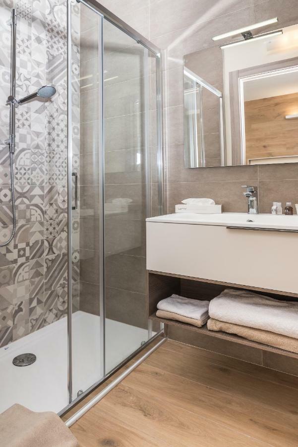 Double or Twin Room Private Bathroom