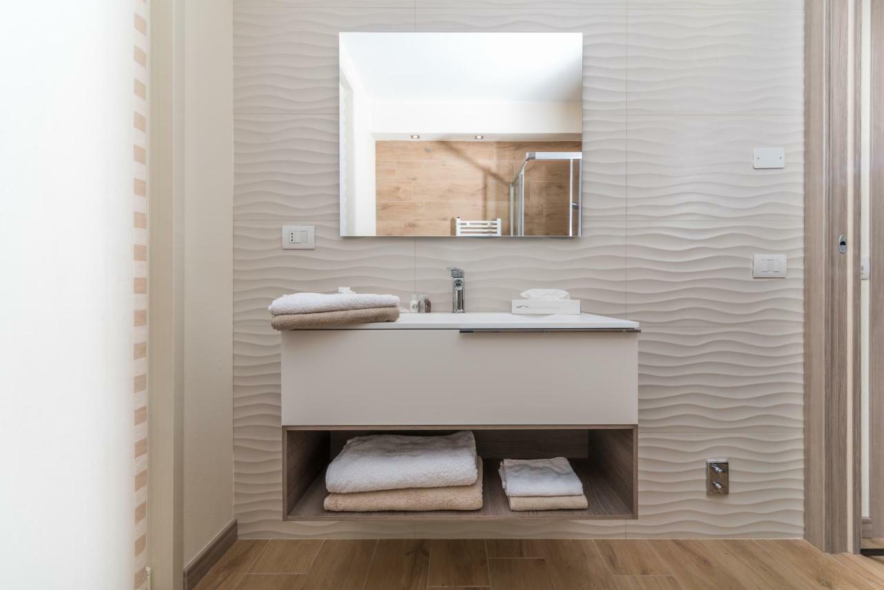 Twin Room Private External Bathroom