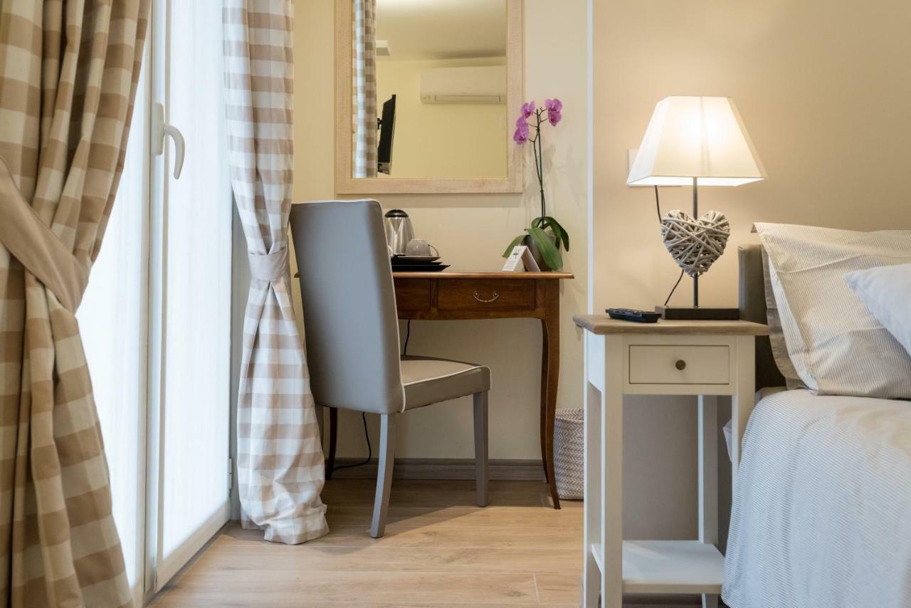 Twin Room Private External Bathroom