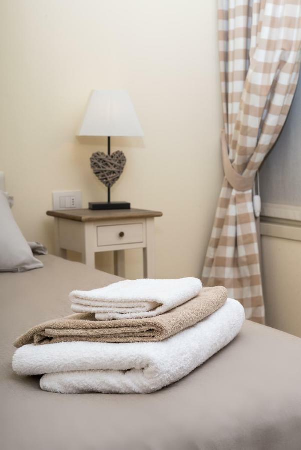Twin Room Private External Bathroom
