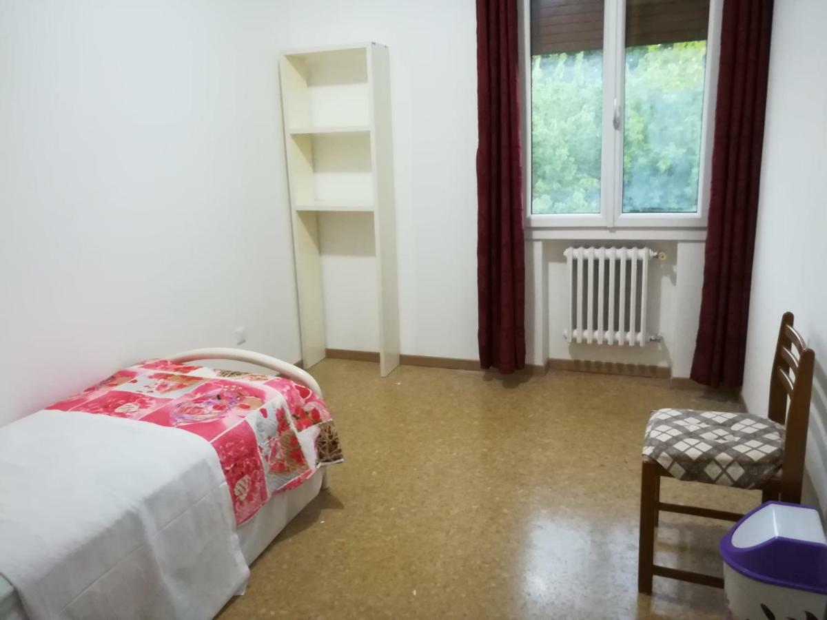 Pokój jednoosobowy ze wspólną łazienką
