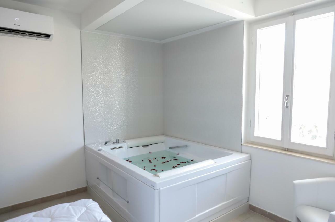 Queen Room with Spa Bath