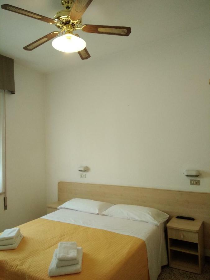 Double or Twin Room,886251412:JPEG