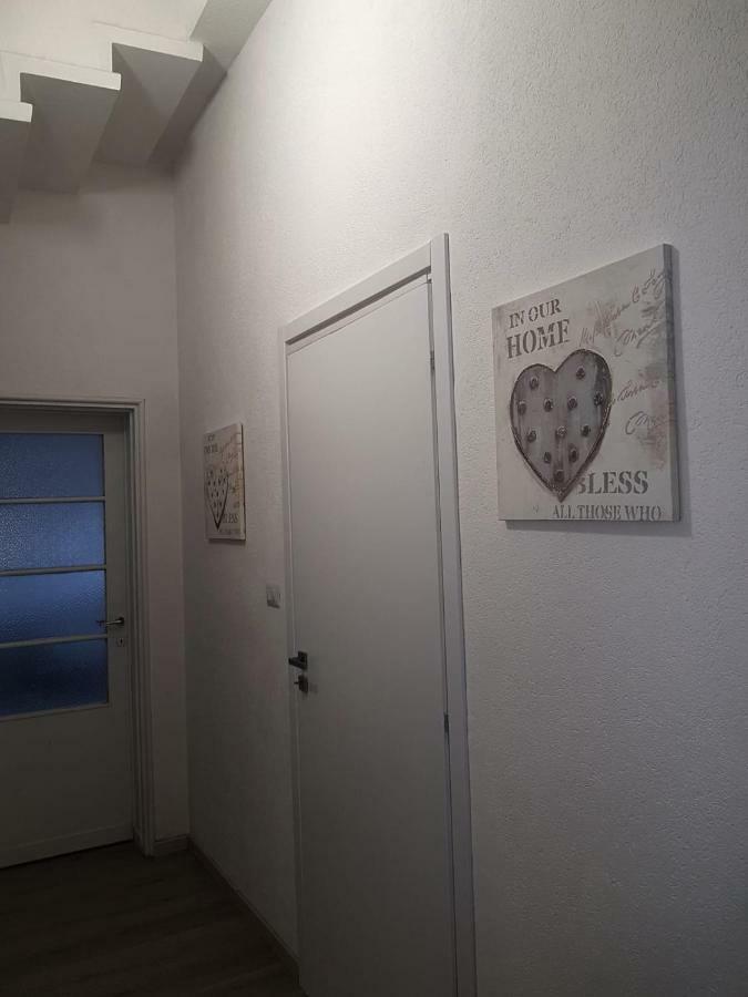 One-Bedroom Apartment,887090329:JPEG