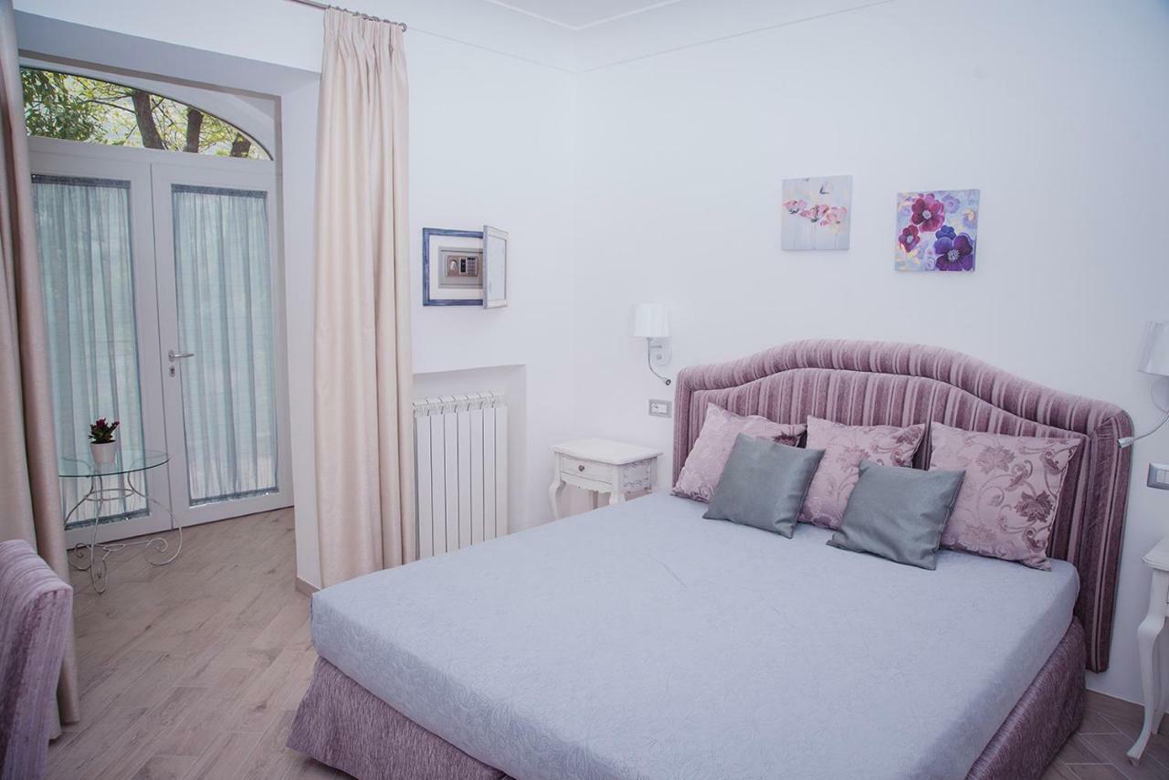 Doppel-/Zweibettzimmer mit Gartenblick