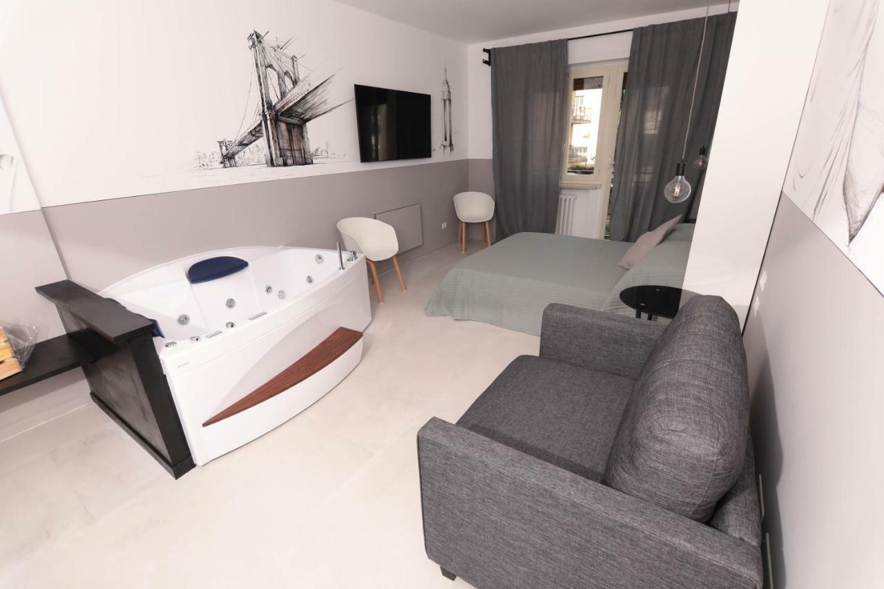 Suite with Spa Bath,893514238:JPEG