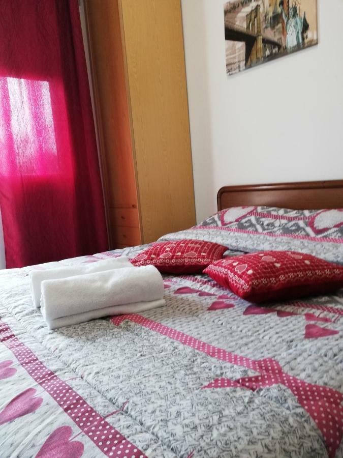 Doppelzimmer mit Balkon und Gemeinschaftsbad