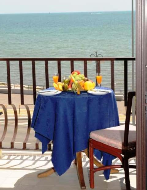 Camera Matrimoniale/Doppia con Letti Singoli con Vista Mare