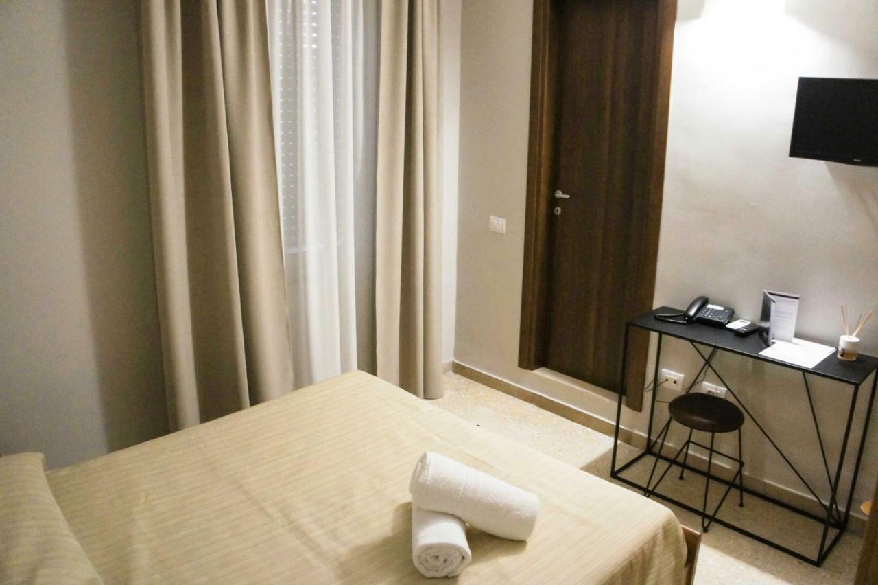 Budget Double Room,903078439:JPEG