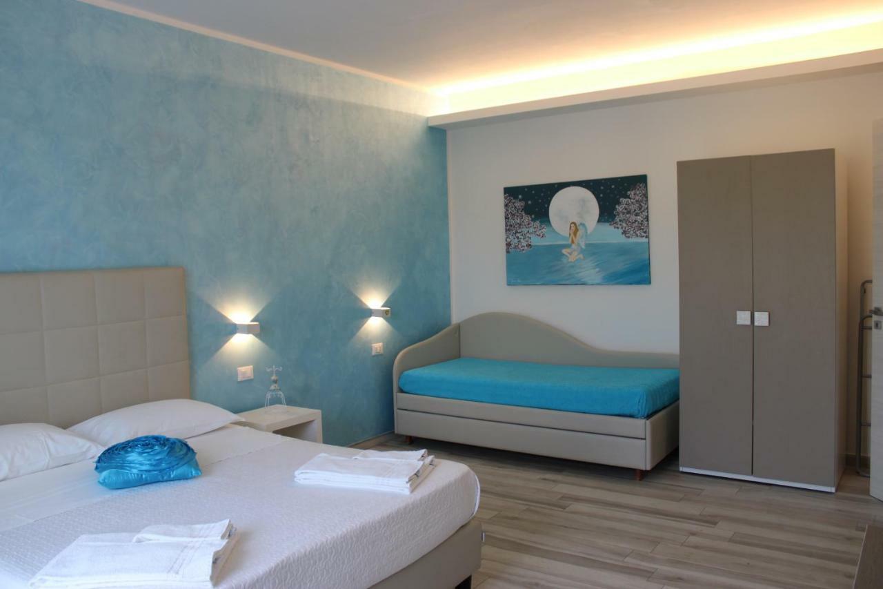 Deluxe Triple Room with Lateral Sea View,906681538:JPEG