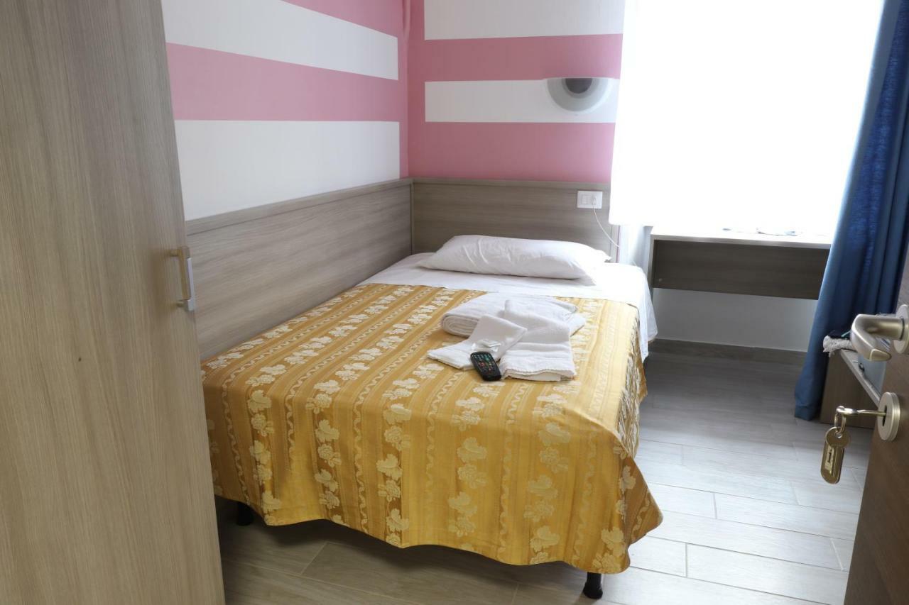 Single Room,908805391:JPEG