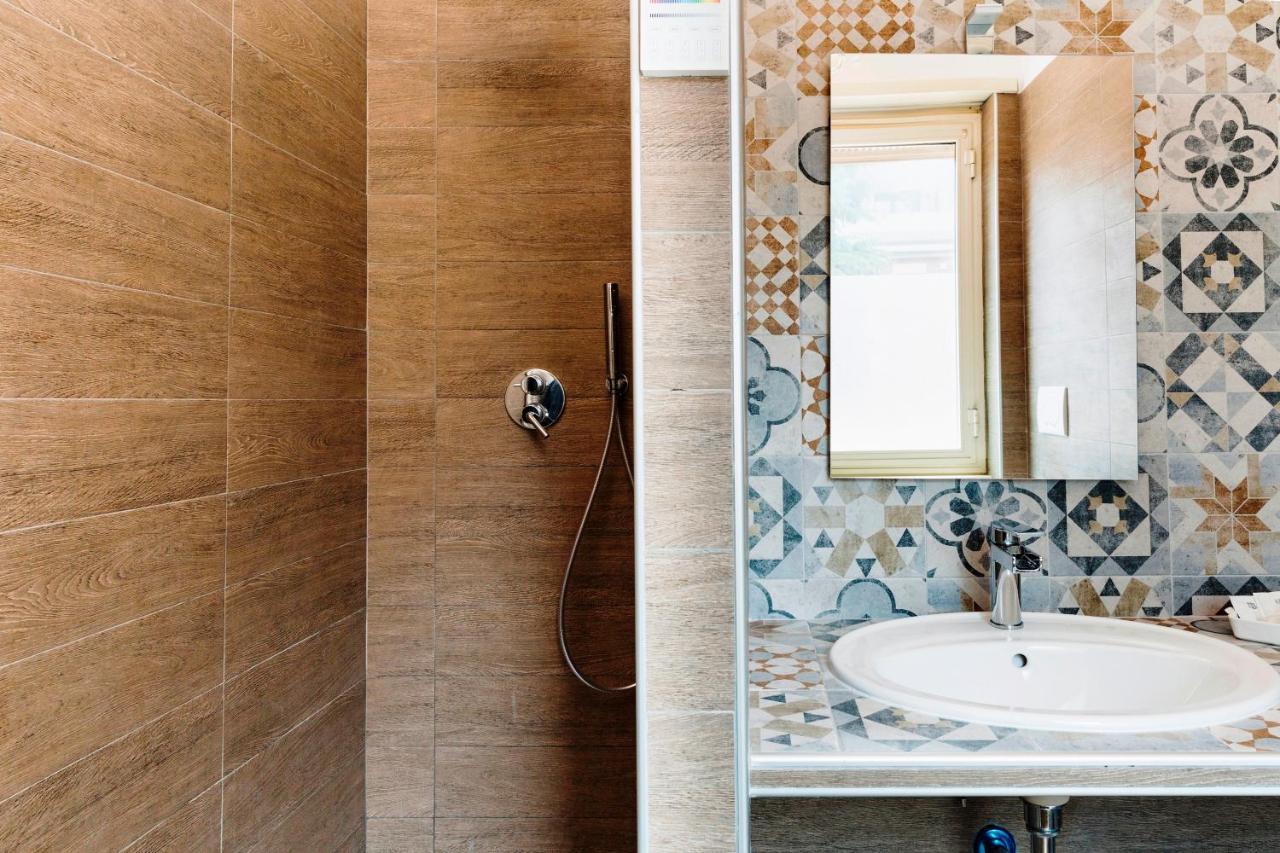 Standard Double Room,921119443:JPEG