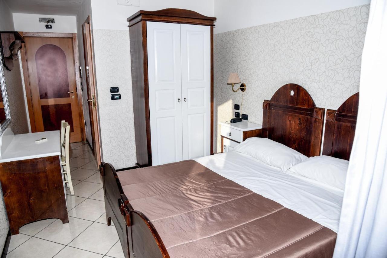 Double or Twin Room,925697578:JPEG