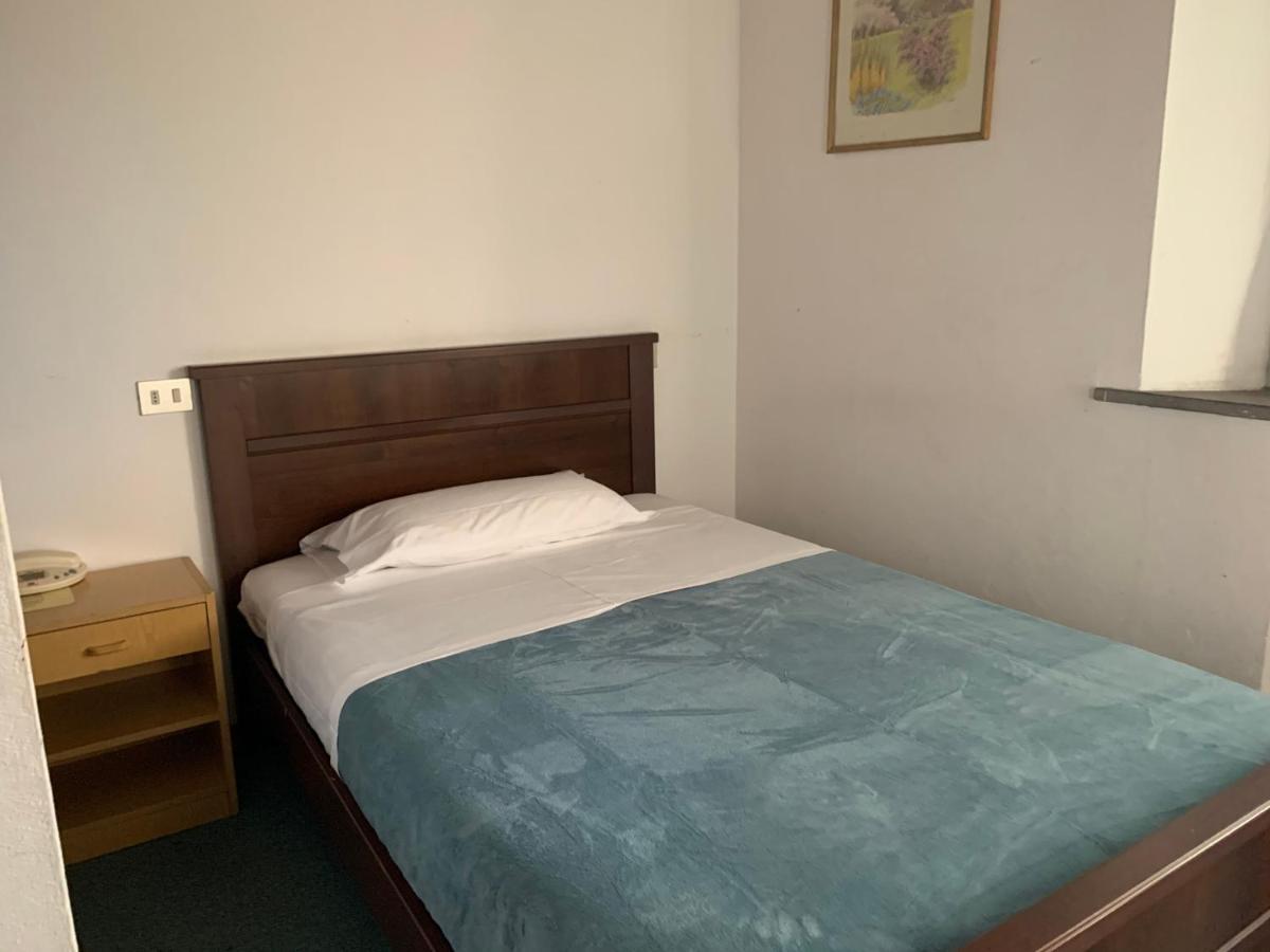 Single Room,943604380:JPEG