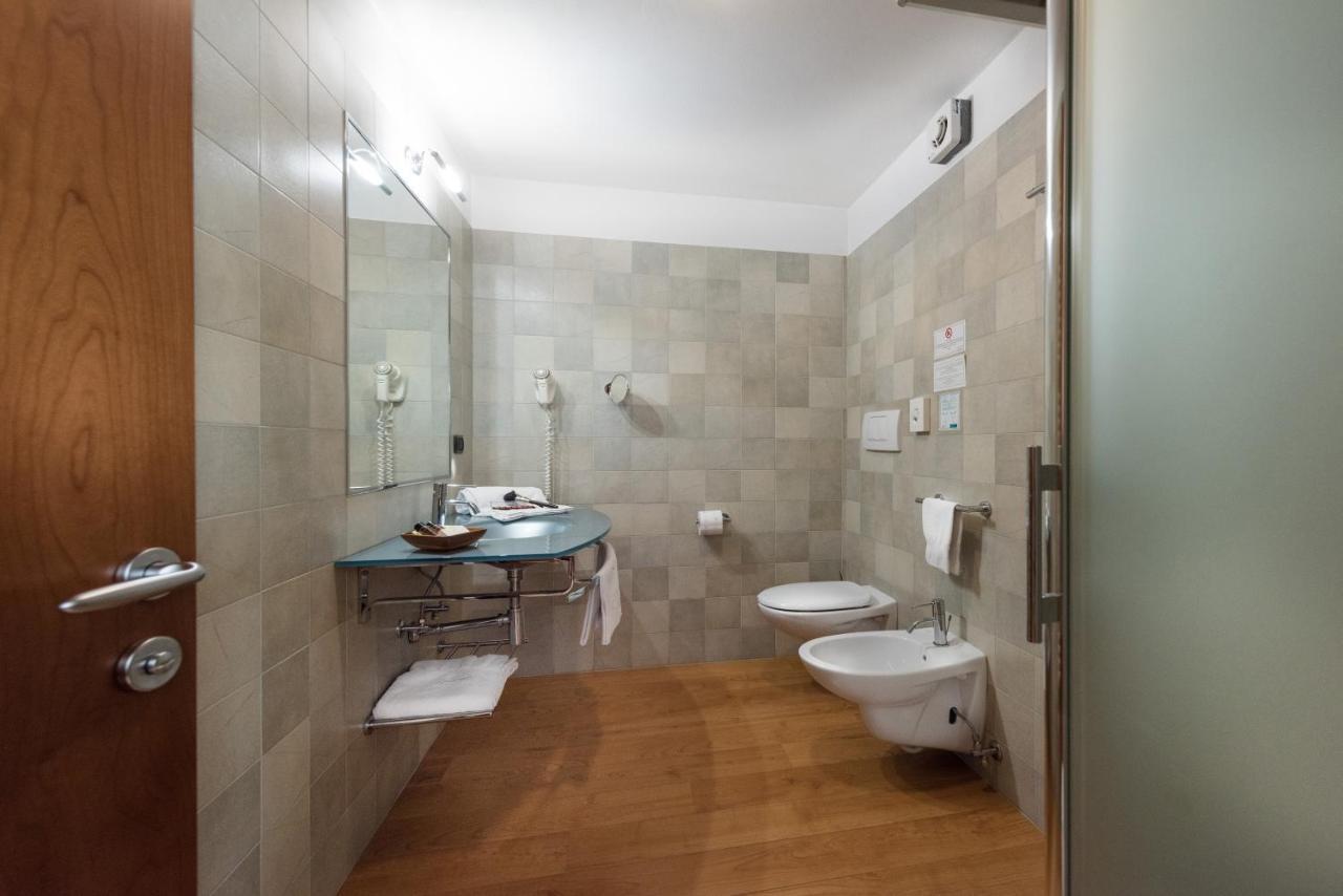 Standard Triple Room,1498707808:JPEG