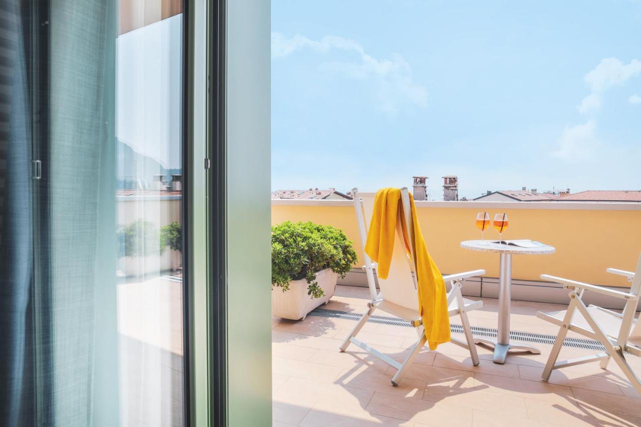 Superior Kamer met 1 of 2 Bedden, een Terras en Uitzicht op het Meer