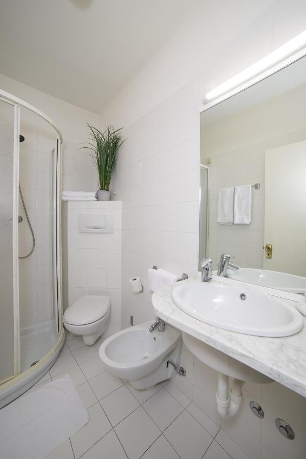 Double Room with Balcony,943600573:JPEG