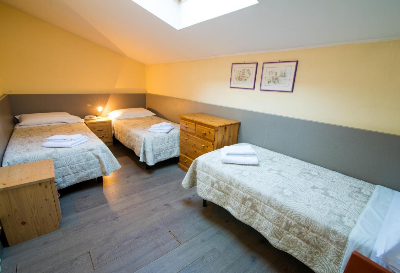 Standard Family Room,944436421:JPEG