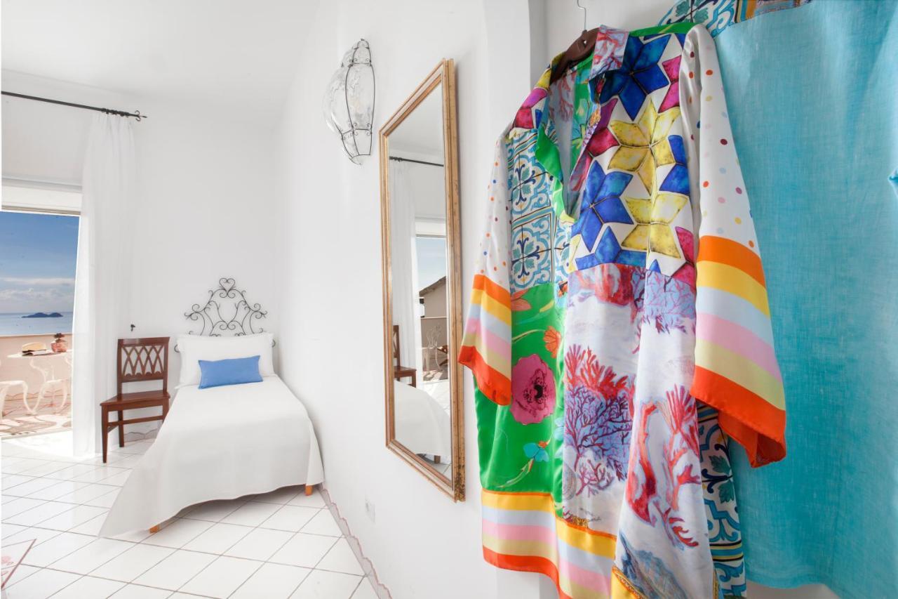 Triple Room with Sea View
