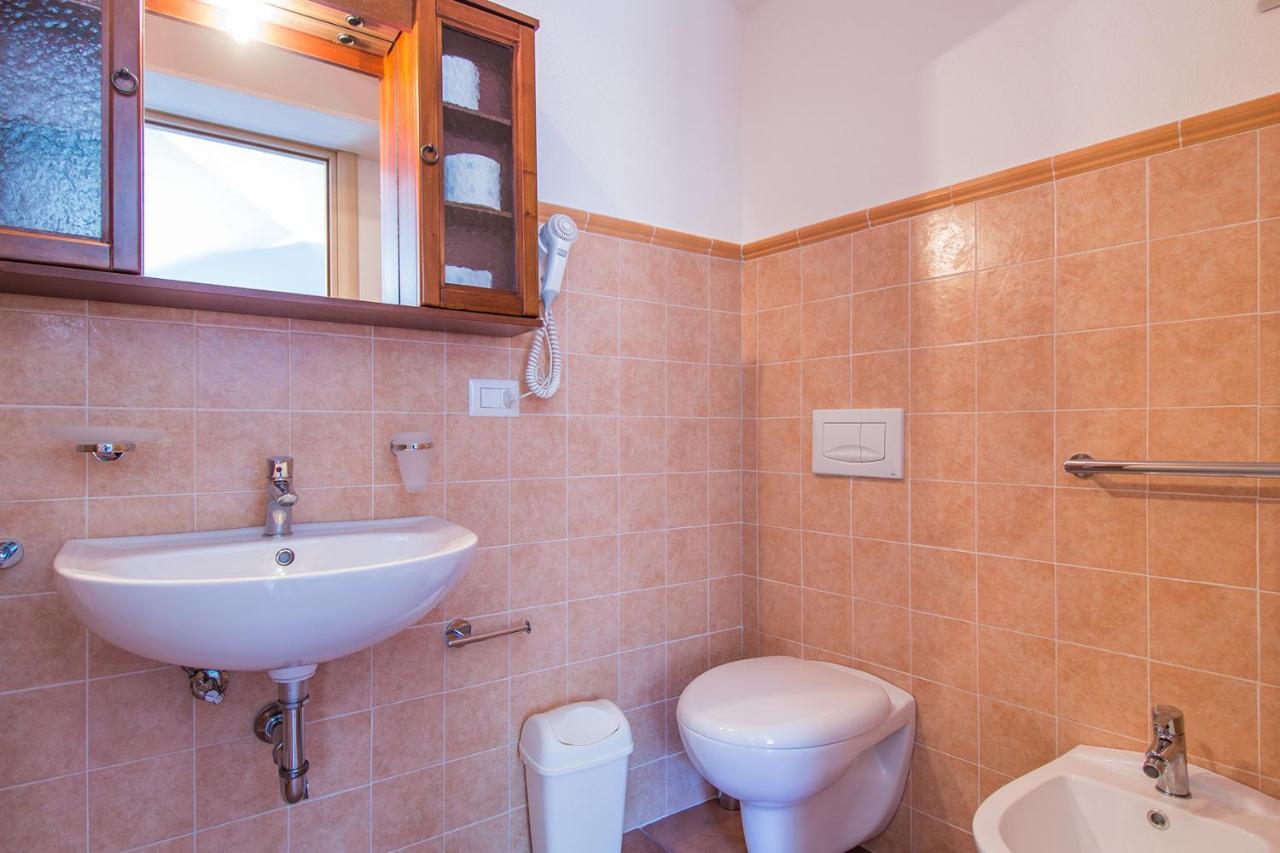 Triple Room Private Bathroom,1399327943:JPEG