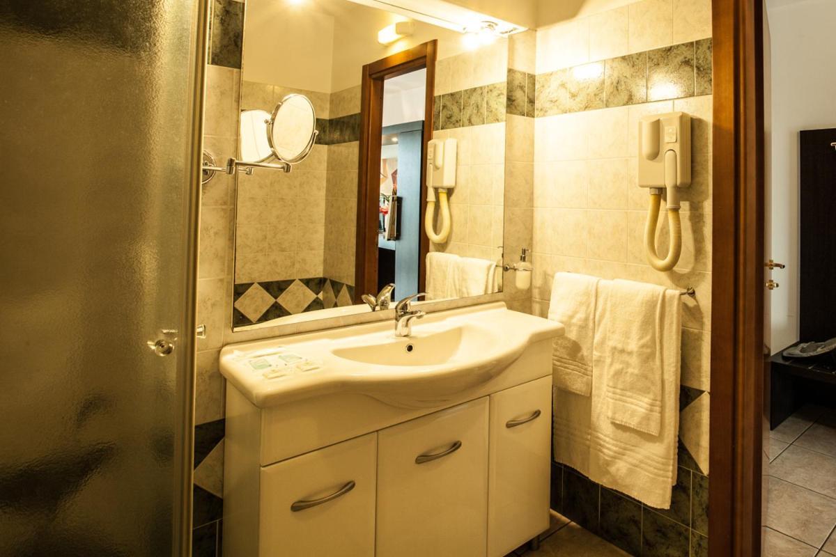 Single Room,820156805:JPEG