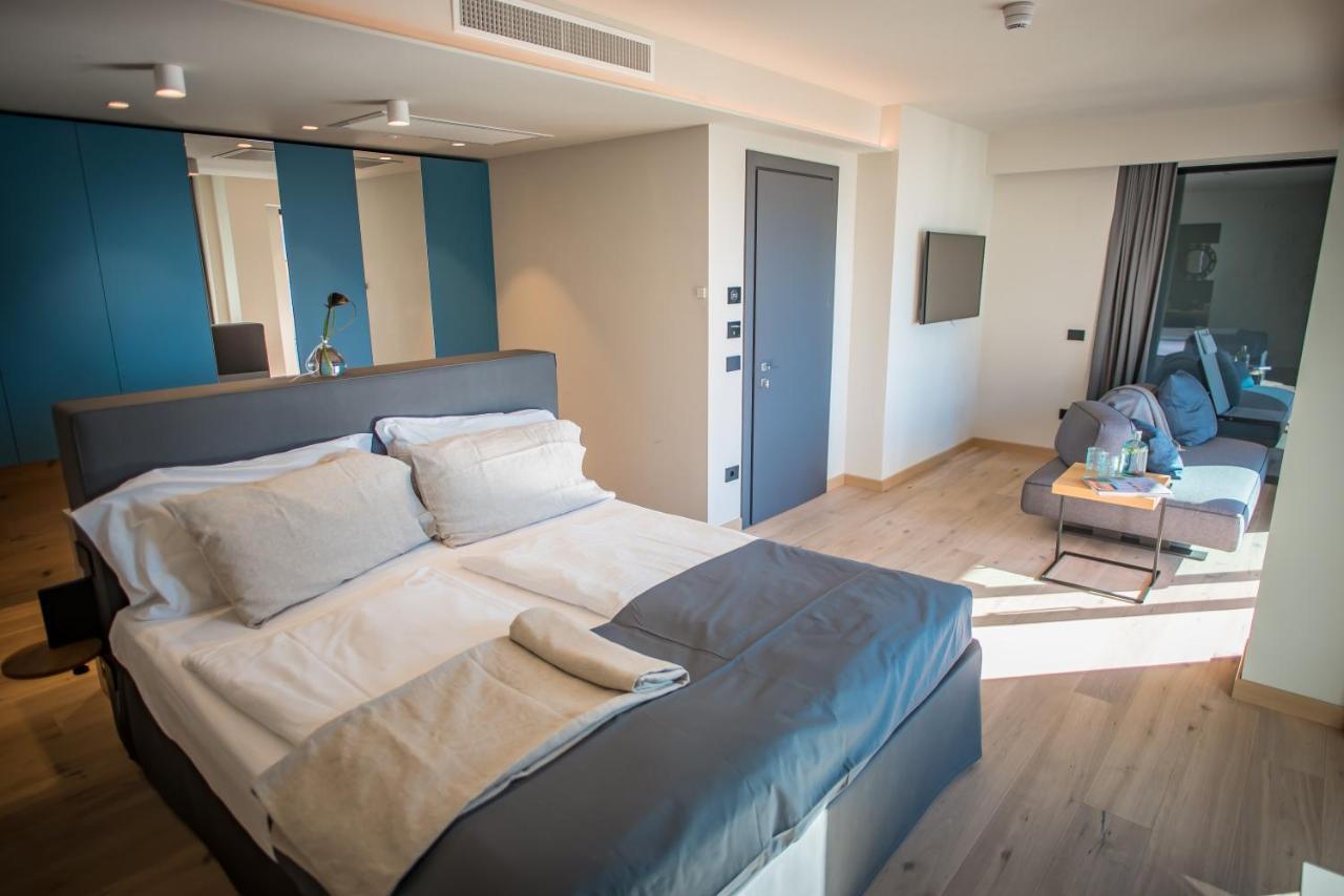 Junior Suite con Balcone e Vista Porto
