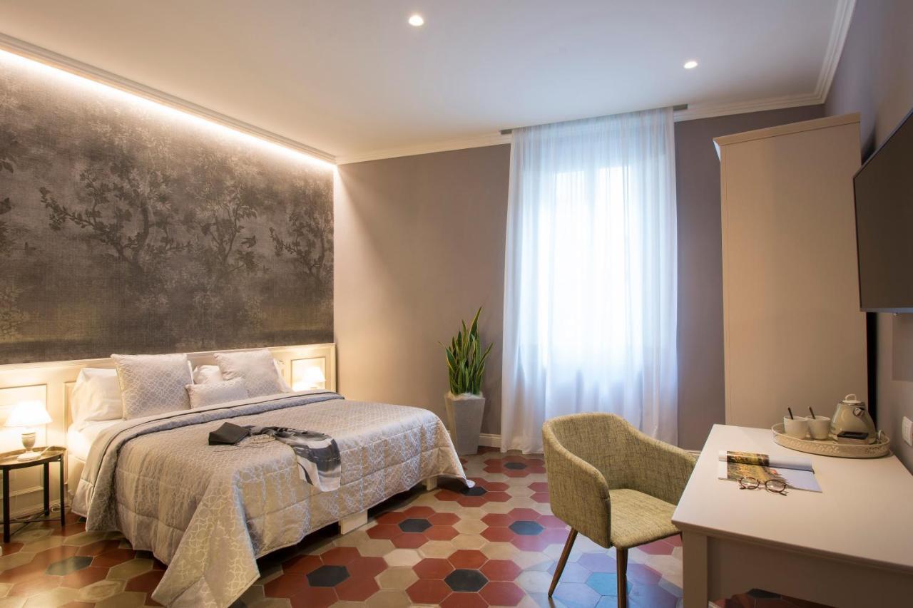 Großes Doppel-/Zweibettzimmer