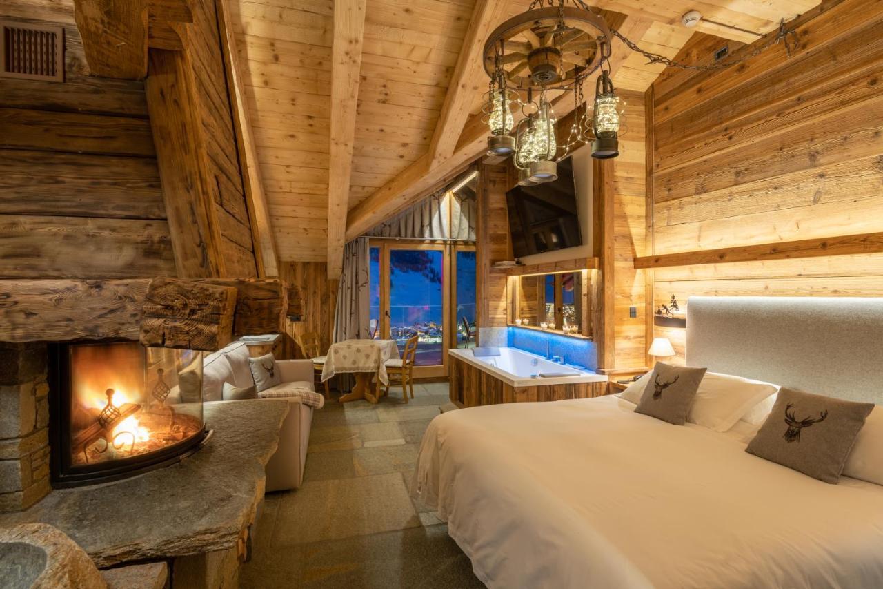 Suite Chalet Fireplace,970204234:JPEG