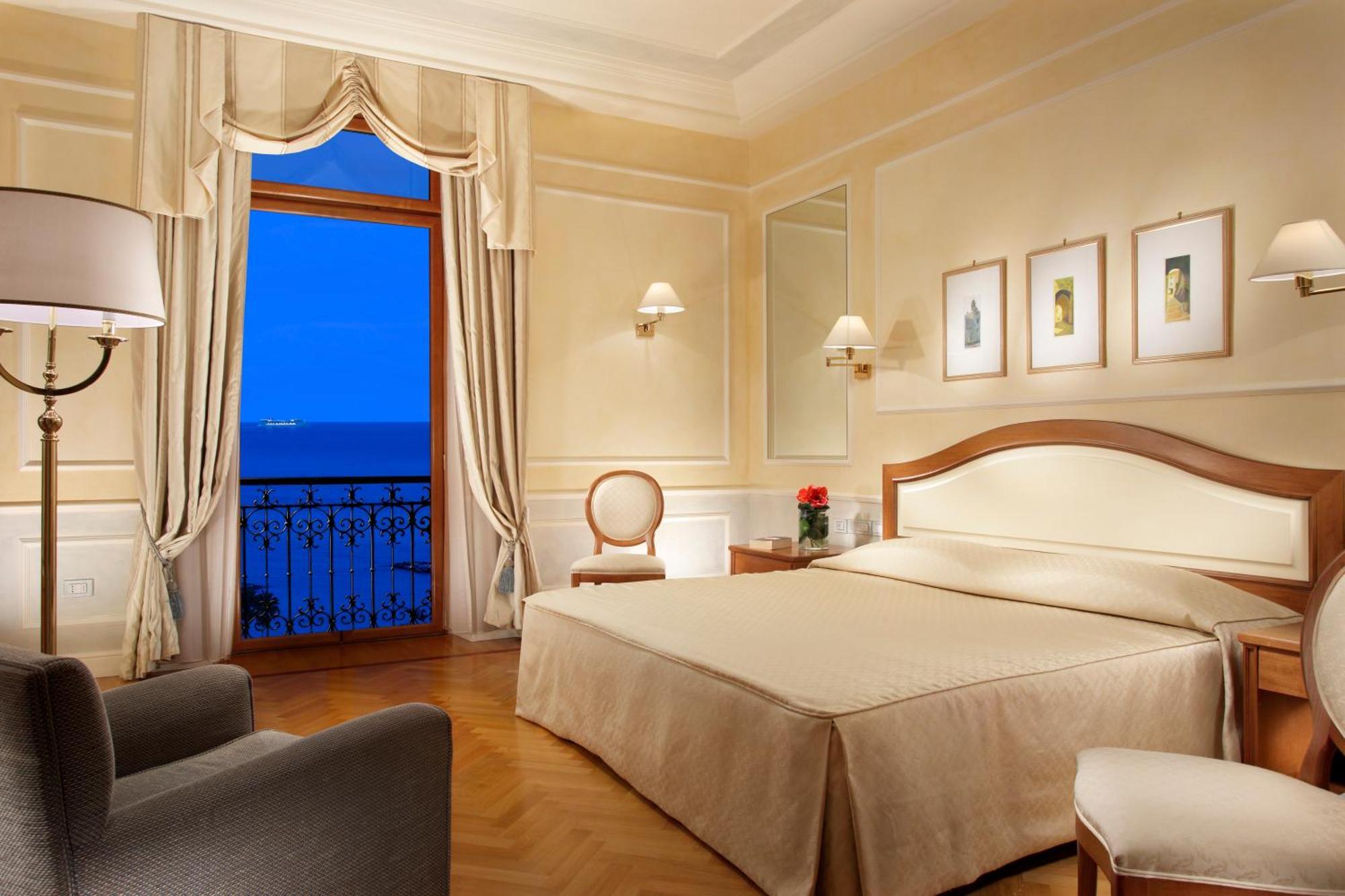 Suite with Sea View with Balcony,184941624:JPEG