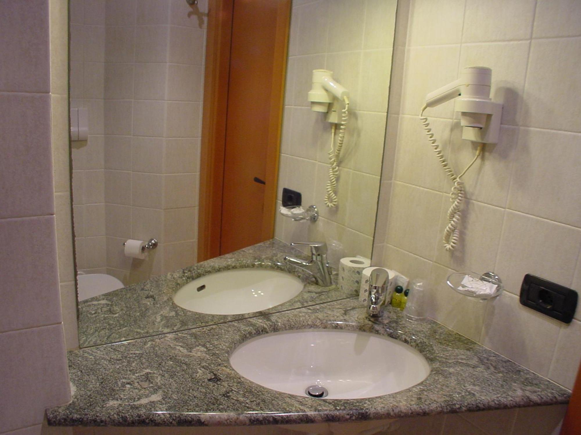 Single Room,63084907:JPEG