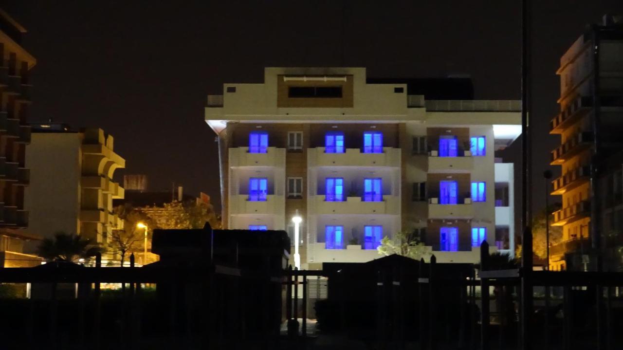 Deluxe Quadruple with Front Sea View
