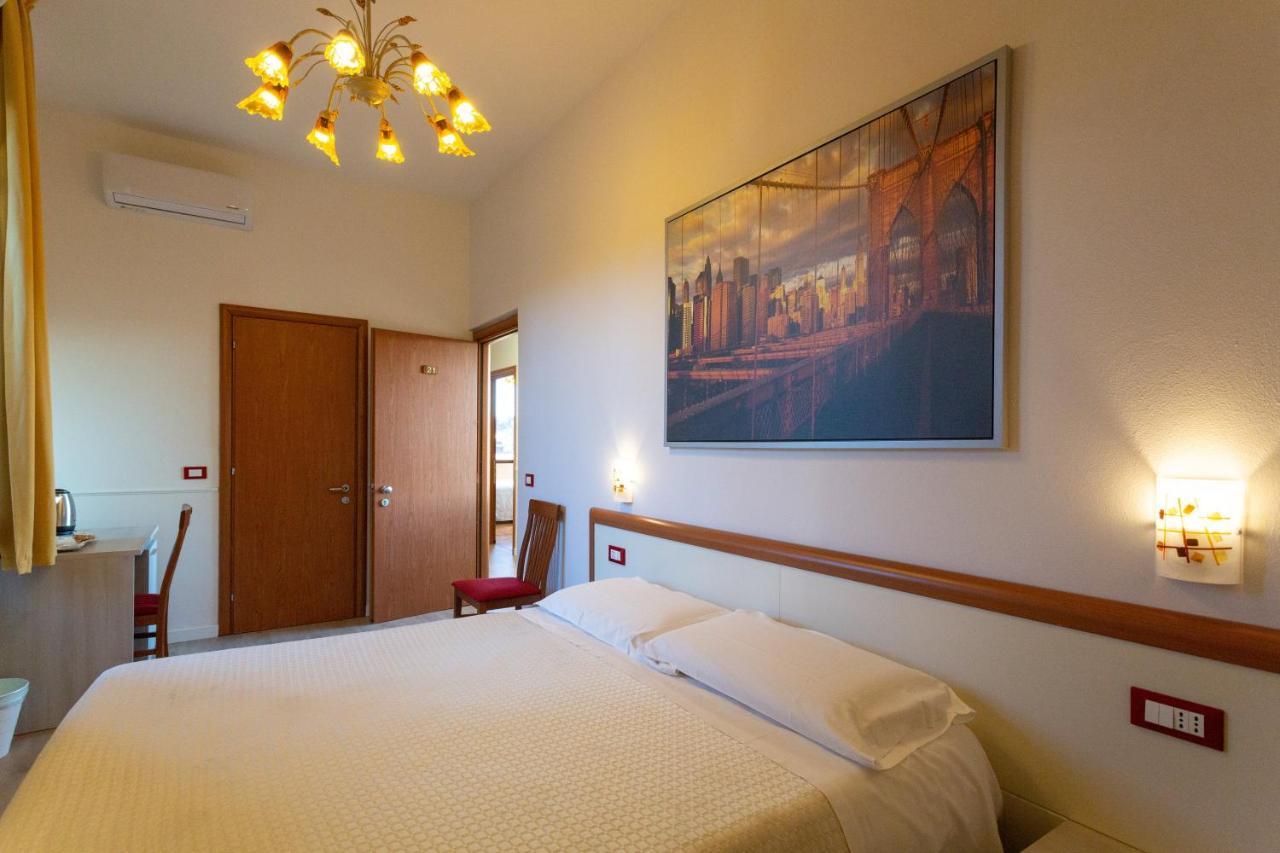Double or Twin Room,993711574:JPEG