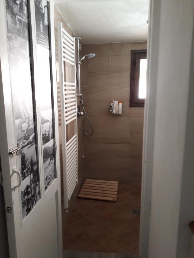 Doppel-/Zweibettzimmer mit privatem, externem Bad