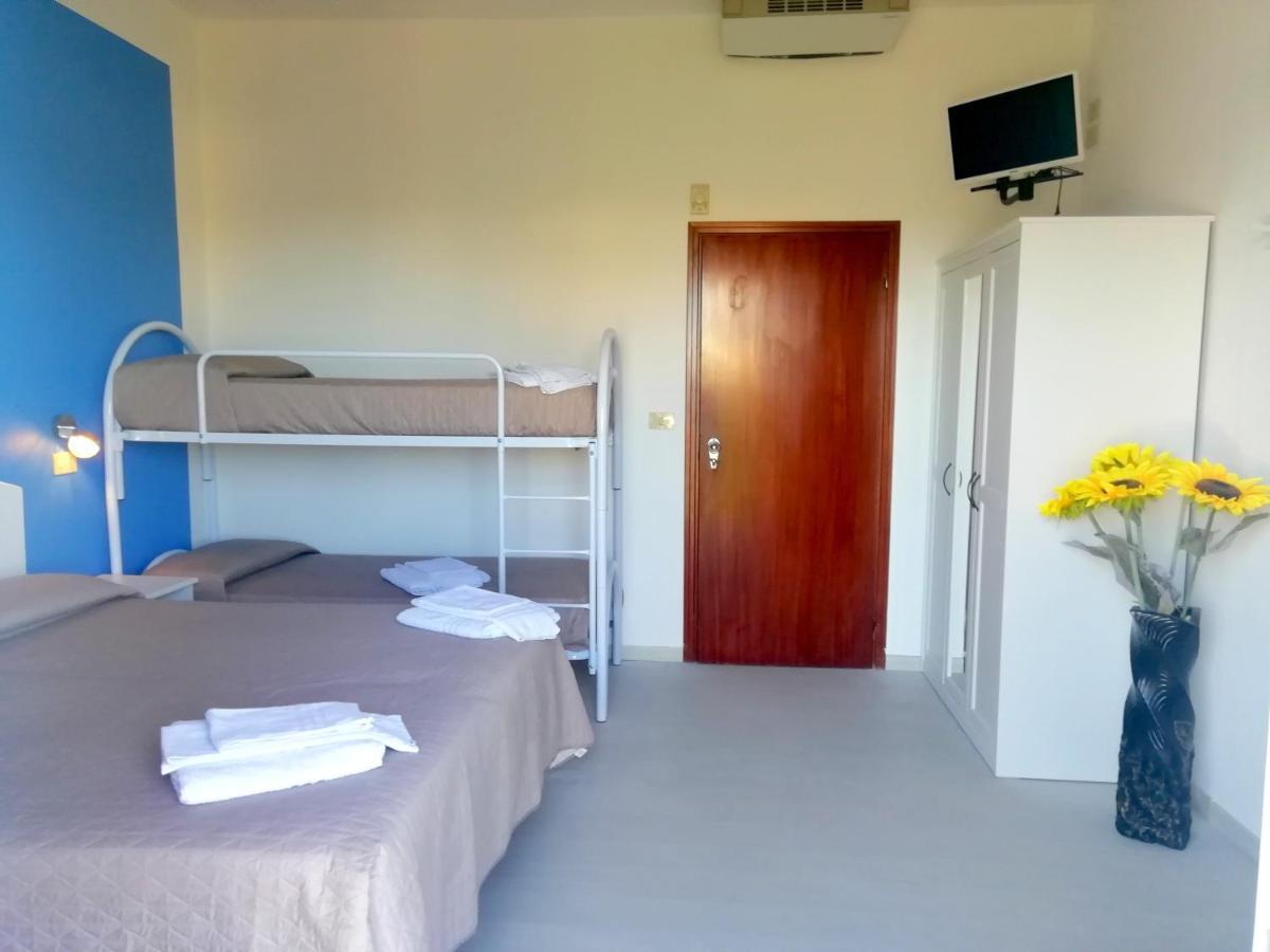 Family Room (2 Adults + 2 Children)