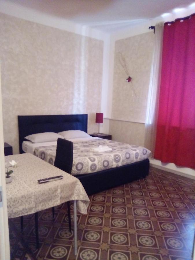 Triple Room Private External Bathroom,999525897:JPEG