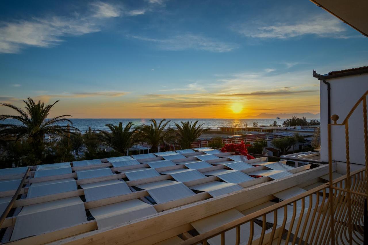 Double or Twin Room Sea View