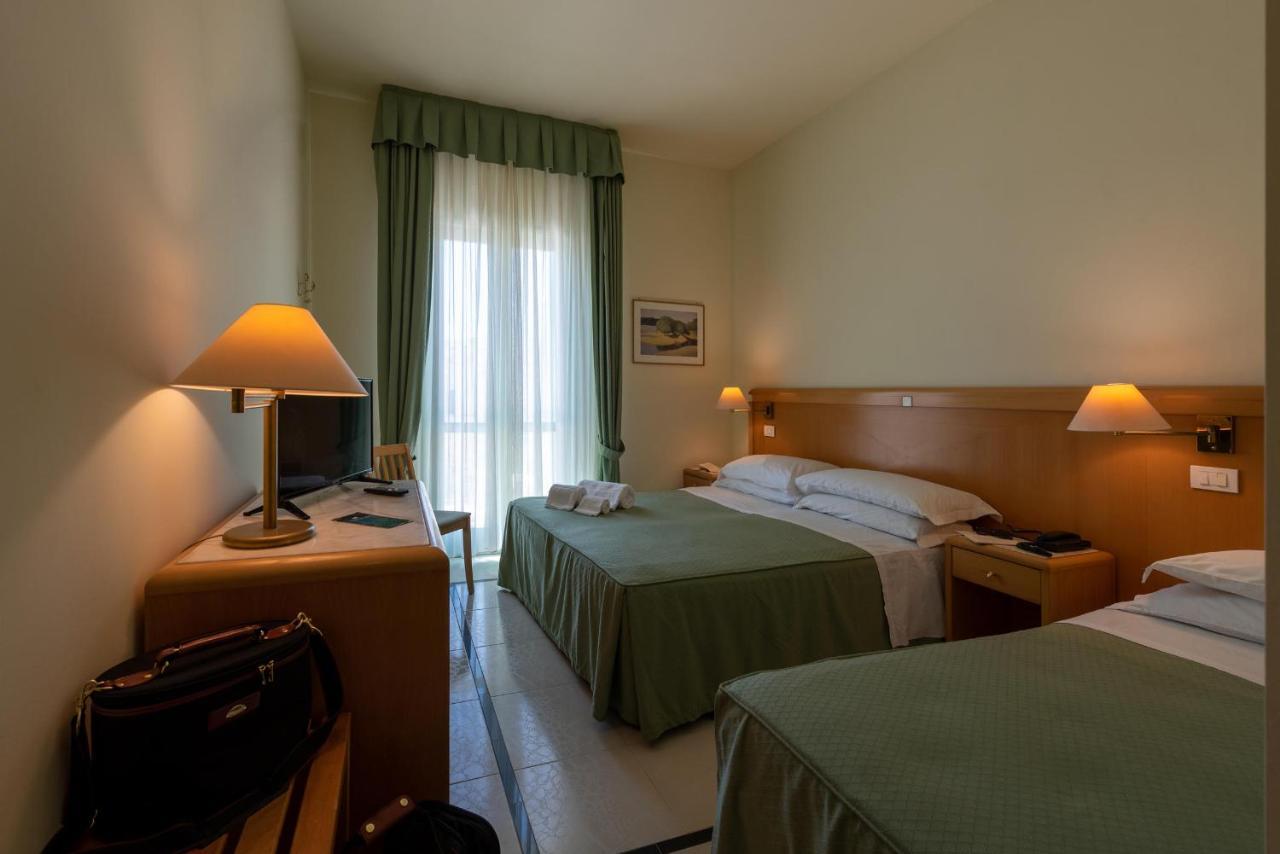 Triple Room with Sea View