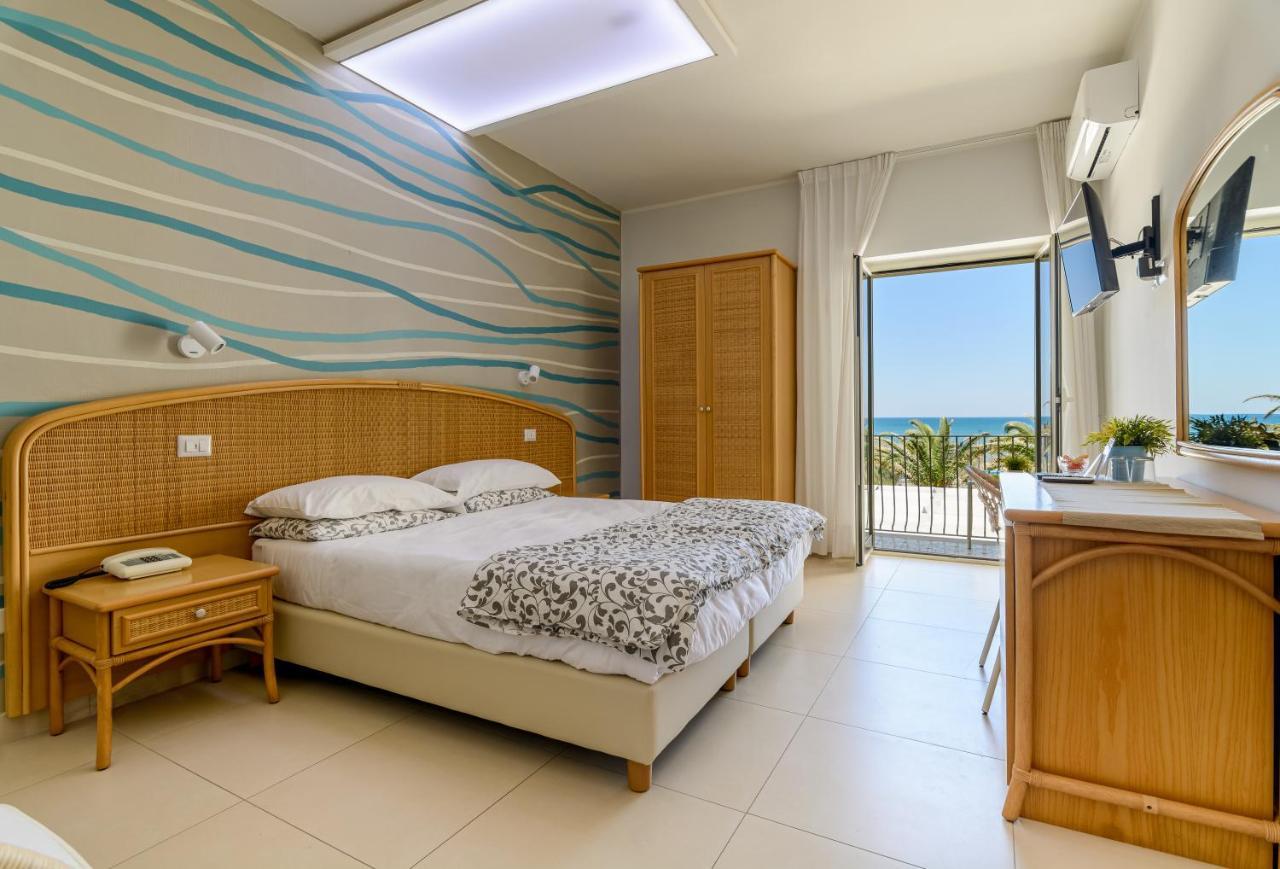 Double or Twin Room Sea View,999525192:JPEG