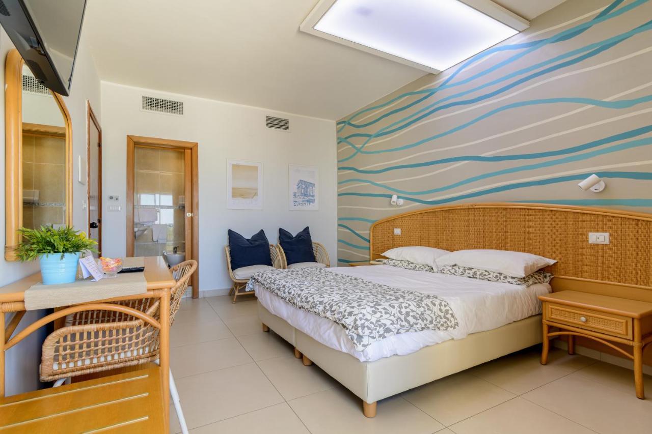 Double or Twin Room Sea View