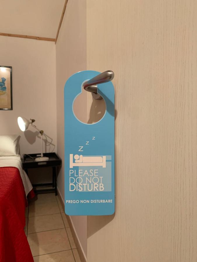 Pokój Dwuosobowy z prywatną łazienką poza pokojem